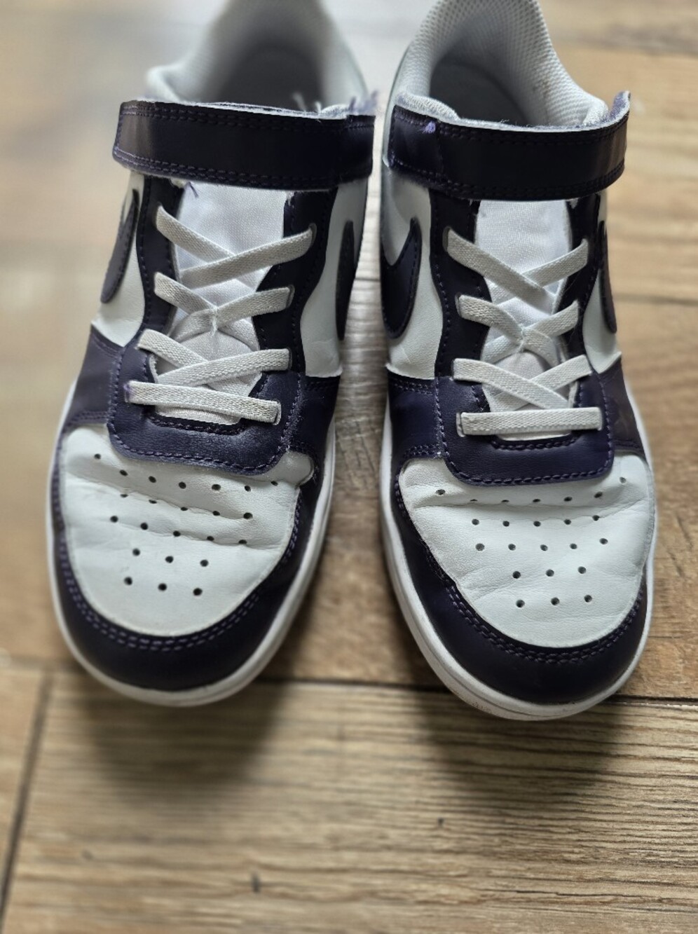 Nike Kids White and Navy Low-Top Sneakers